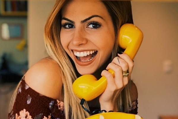 denti bianchi con il cibo giusto